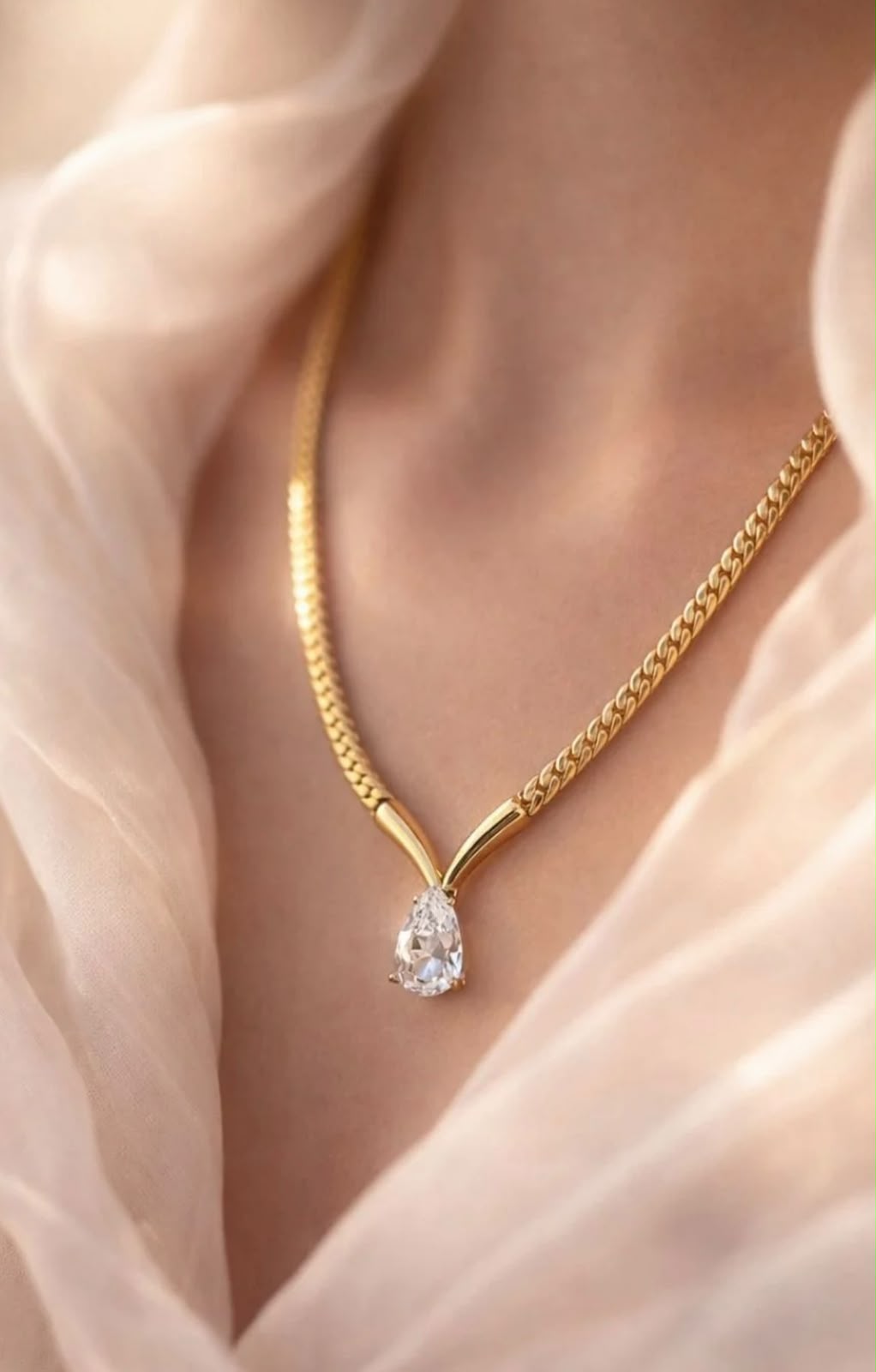Pear Diamond V Necklace